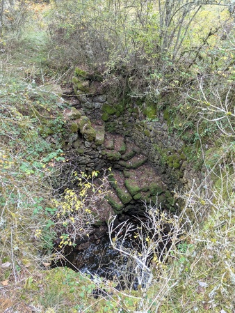 Puits à marches des Fangettes