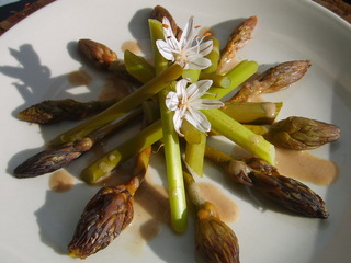 Jeunes tiges d'asphodèle en vinaigrette